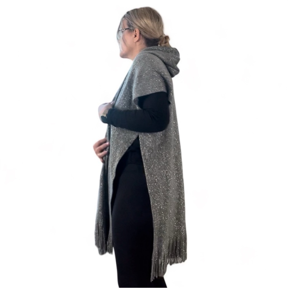 MIA & TESS Gray Metallic Silver Knit Fringe Hooded Poncho Wrap One Size New